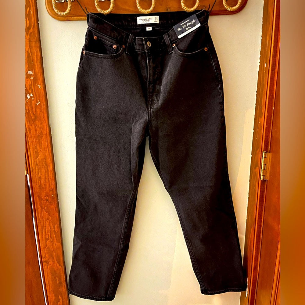 Abercrombie The 90s Straight Ultra High Rise Black Distressed Jean